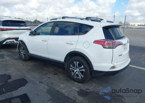 2017 Toyota Rav4 Le z USA, uszkodzony, nr VIN JTMZFREV9HJ132470